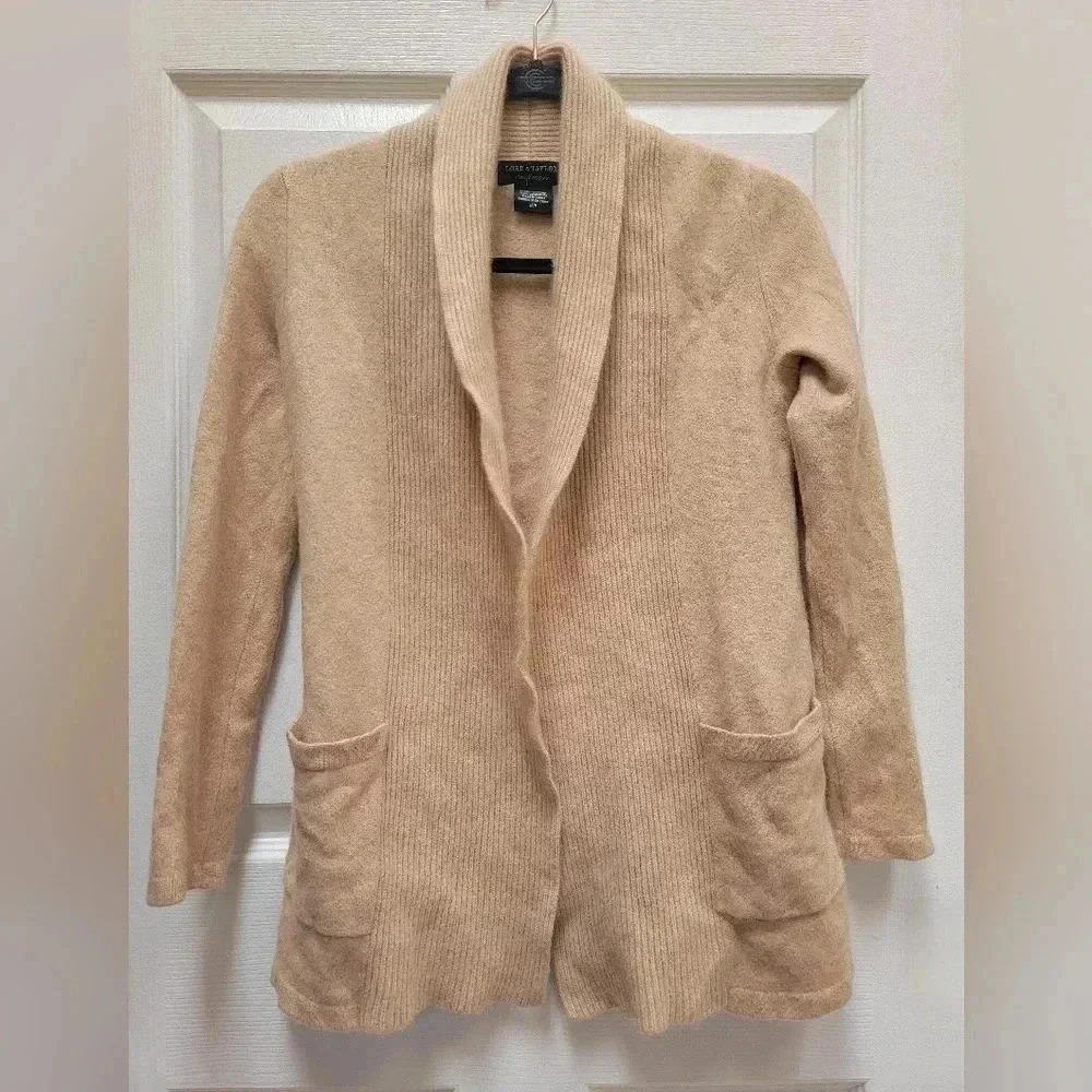 Lord & Taylor 100% Cashmere Cardigan with pockets Size Medium